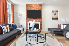 HostWise Stays - The Peralta - Brand New, Great Kitchen, Theater Room